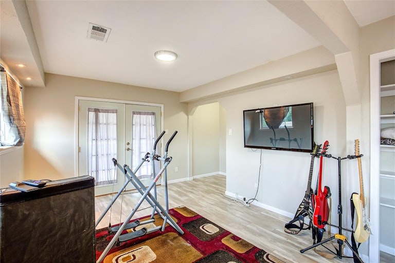 Photo 23 of 39 - 2914 Starboard Dr, Rockwall, TX 75087