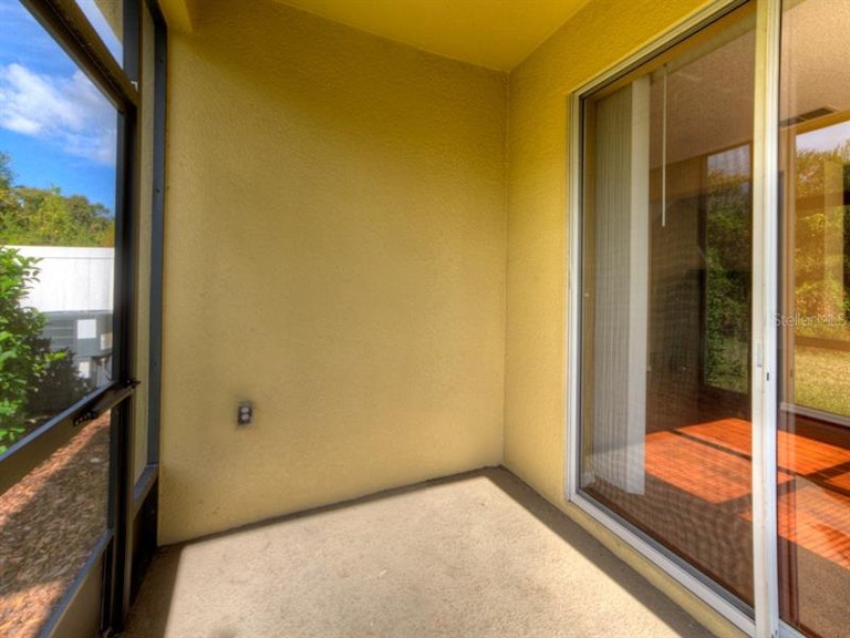 Photo 24 of 25 - 542 Penny Royal Pl, Oviedo, FL 32765