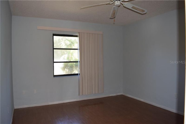 Photo 5 of 11 - 4011 Annie St, Sarasota, FL 34233