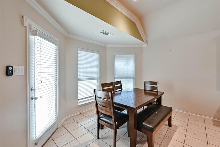 Photo 10 of 20 - 1414 Lowes Farm Pkwy, Mansfield, TX 76063