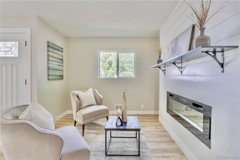 Photo 24 of 37 - 1760 S Filbert Ct, Denver, CO 80222