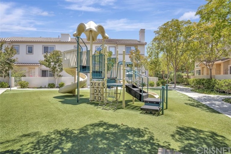Photo 8 of 37 - 25773 Perlman Pl Unit F, Stevenson Ranch, CA 91381