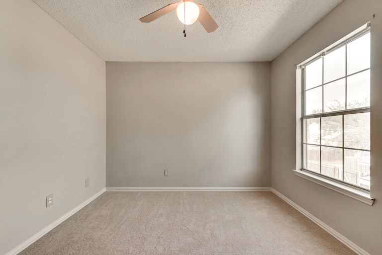 Photo 24 of 30 - 407 Essex Dr, Mesquite, TX 75149