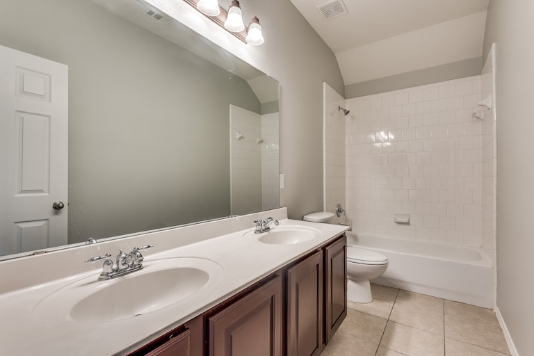Photo 18 of 20 - 5032 Blackelm Dr, McKinney, TX 75071