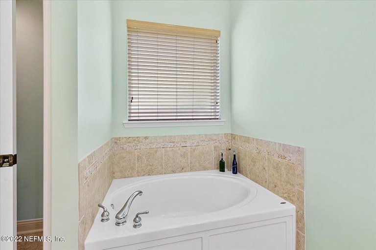 Photo 18 of 40 - 627 Battersea Dr, Saint Augustine, FL 32095