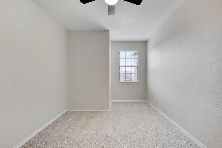 Photo 17 of 27 - 10405 Boxthorn Ct, Fort Worth, TX 76177