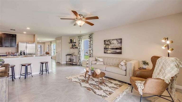 Photo 8 of 11 - 3227 Hilltop Cir, Bradenton, FL 34211