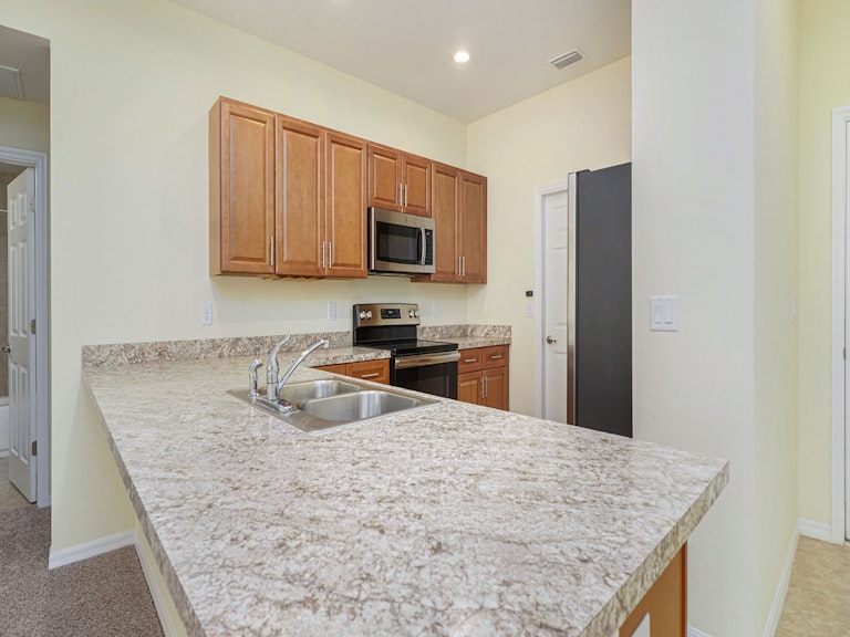 Photo 4 of 17 - 14463 Duck Hawk Rd, Weeki Wachee, FL 34614