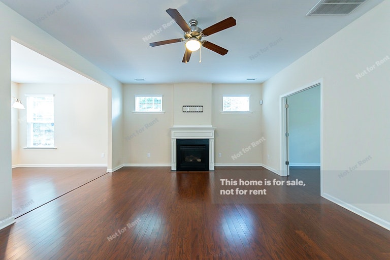 Photo 5 of 25 - 1024 Ileagnes Rd, Raleigh, NC 27603