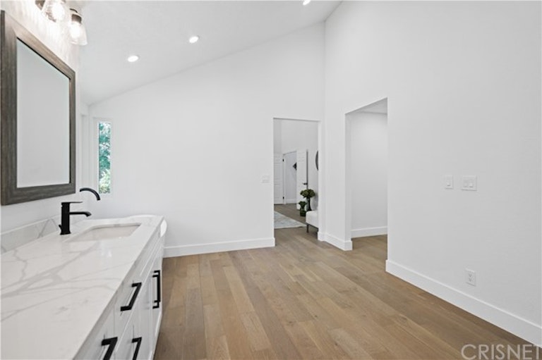 Photo 27 of 43 - 11905 Andasol Ave, Granada Hills, CA 91344