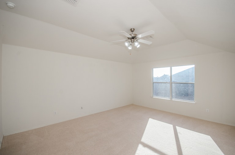Photo 3 of 30 - 905 Crockett Dr, Lavon, TX 75166