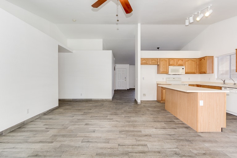 Photo 11 of 30 - 4055 E Meadow Lark Way, San Tan Valley, AZ 85140