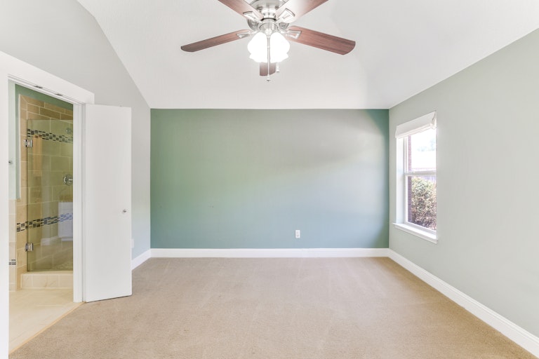 Photo 9 of 25 - 3252 Silent Creek Trl, Hurst, TX 76053