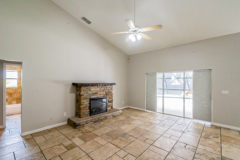 Photo 11 of 30 - 10455 Carlson Cir, Clermont, FL 34711