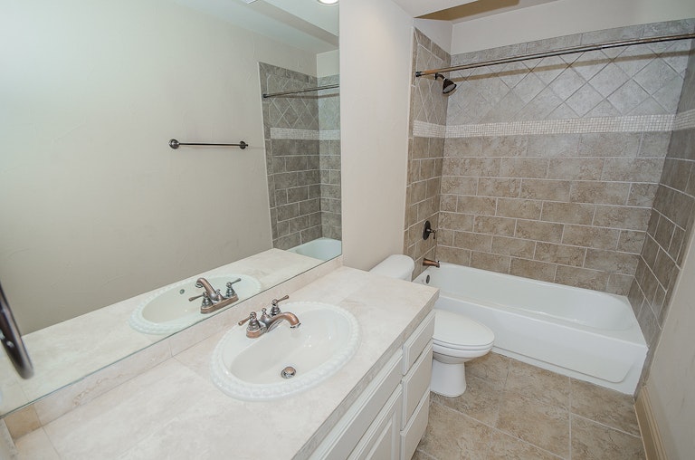 Photo 33 of 47 - 3006 Queen Ann Ct, Arlington, TX 76001