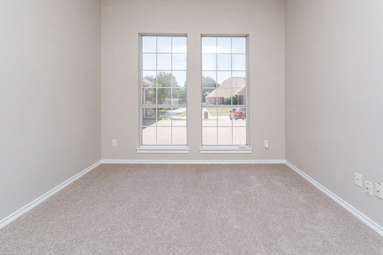 Photo 17 of 25 - 10170 Meadowcrest Dr, Benbrook, TX 76126