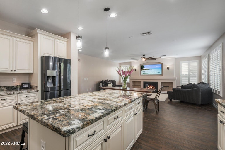 Photo 7 of 29 - 2595 E Carob Dr, Gilbert, AZ 85298