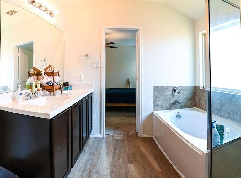 Photo 14 of 22 - 8925 Dameron Dr, Fort Worth, TX 76131