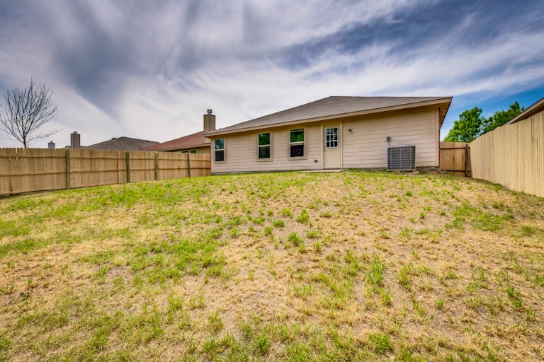 Photo 26 of 27 - 7728 Arkan Pkwy, Dallas, TX 75241