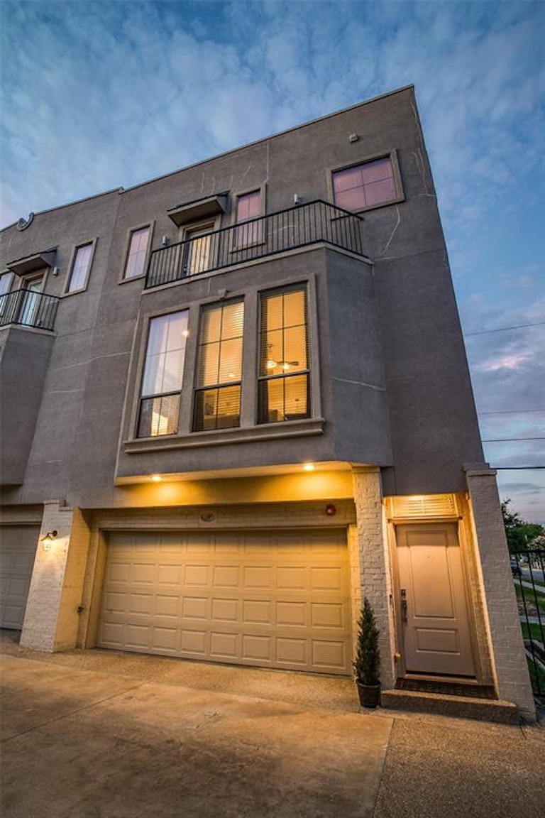 Photo 23 of 24 - 2100 N Fitzhugh Ave Unit P, Dallas, TX 75204