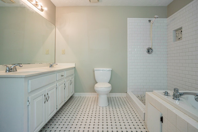 Photo 22 of 28 - 2511 Deer Isle Cv, Lawrenceville, GA 30044