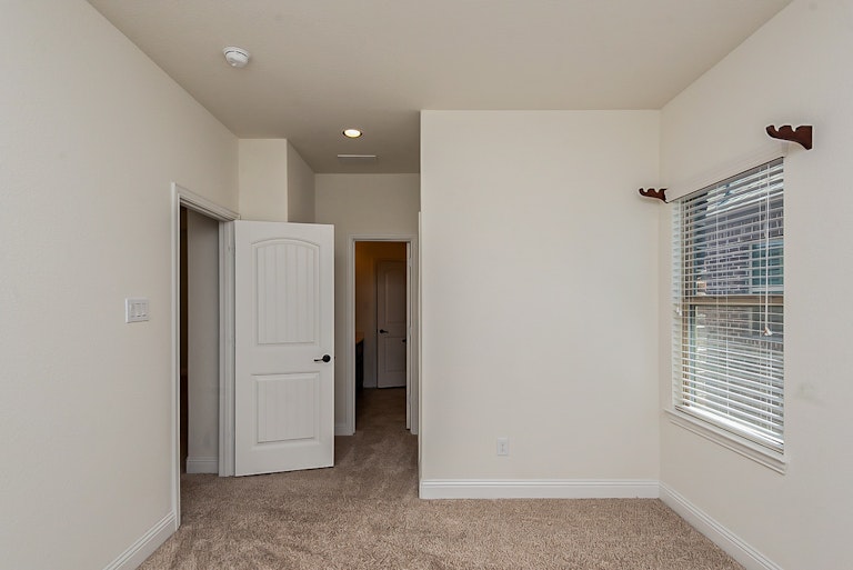 Photo 21 of 27 - 5220 Soren St, Irving, TX 75038