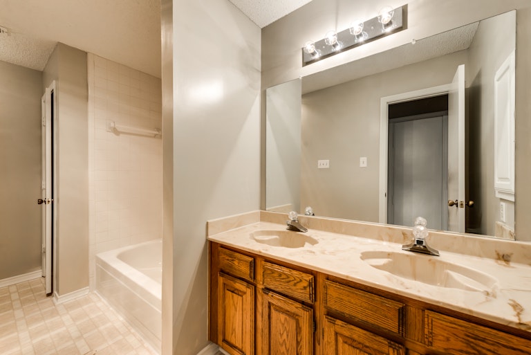Photo 23 of 23 - 2009 Lansdown Dr, Carrollton, TX 75010