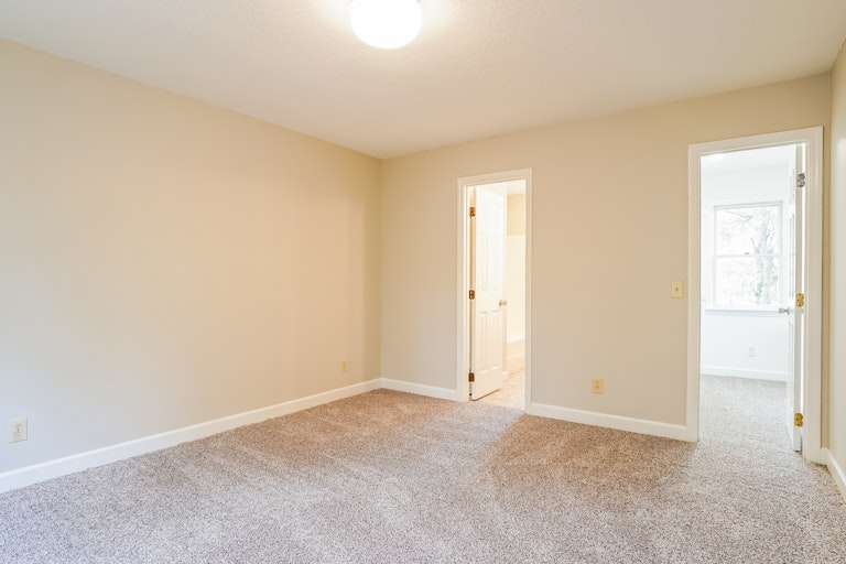 Photo 15 of 25 - 821 Pinewood Dr, Apex, NC 27502
