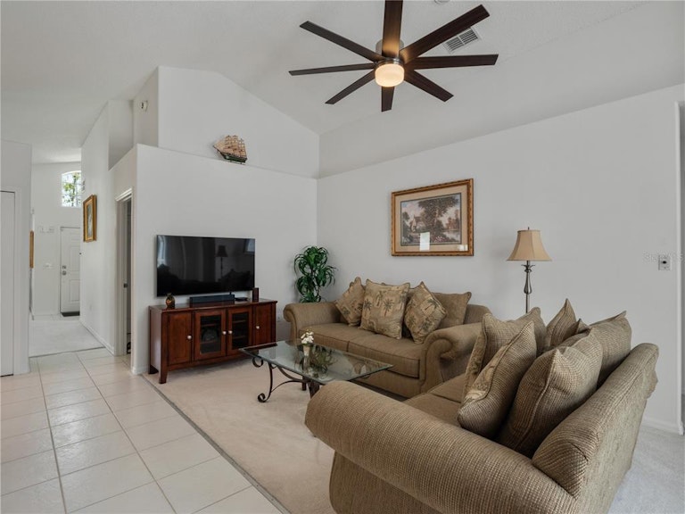 Photo 14 of 40 - 1026 Lake Davenport Blvd, Davenport, FL 33897