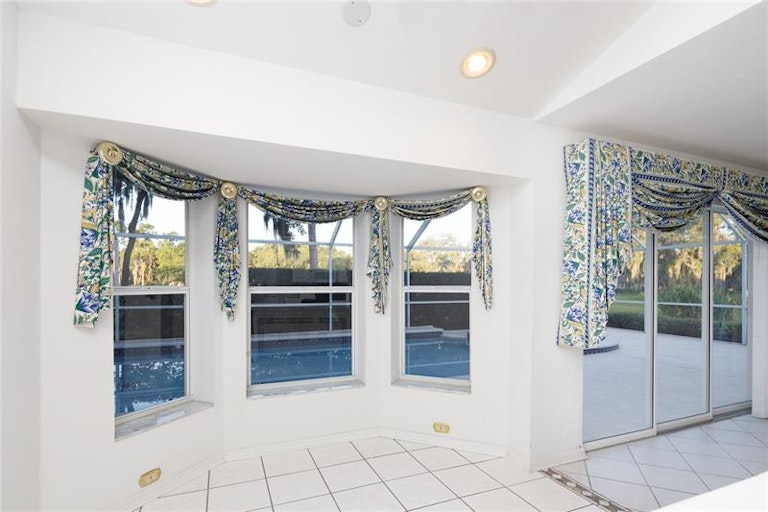 Photo 9 of 29 - 2762 Golf Lake Dr, Plant City, FL 33566