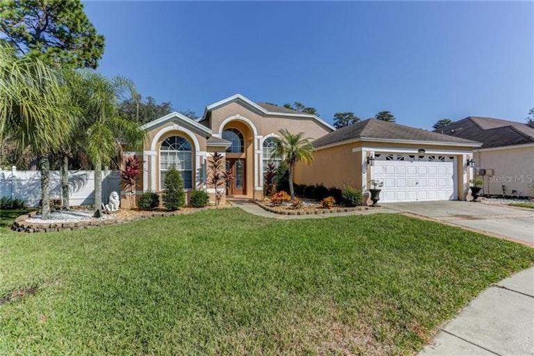 Photo 2 of 25 - 13733 Antler Point Dr, Tampa, FL 33626