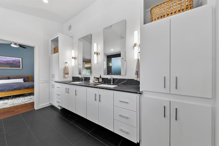Photo 16 of 26 - 1807 Gardenia Dr, Houston, TX 77018