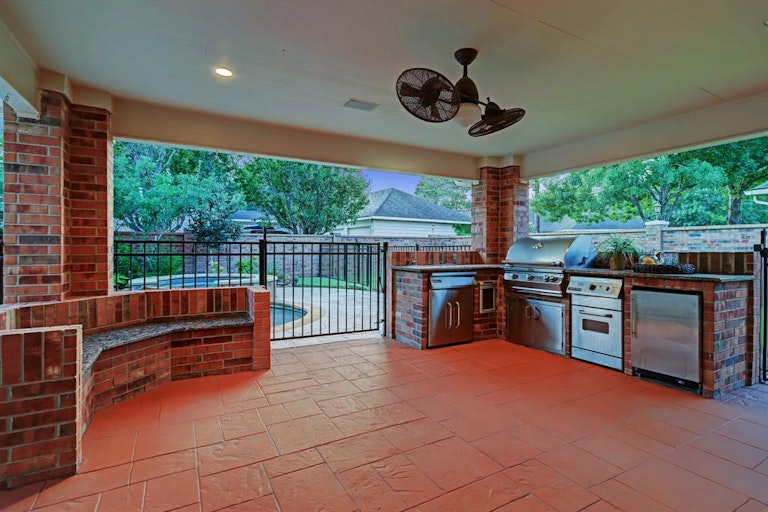 Photo 26 of 34 - 19615 Firesign Dr, Humble, TX 77346