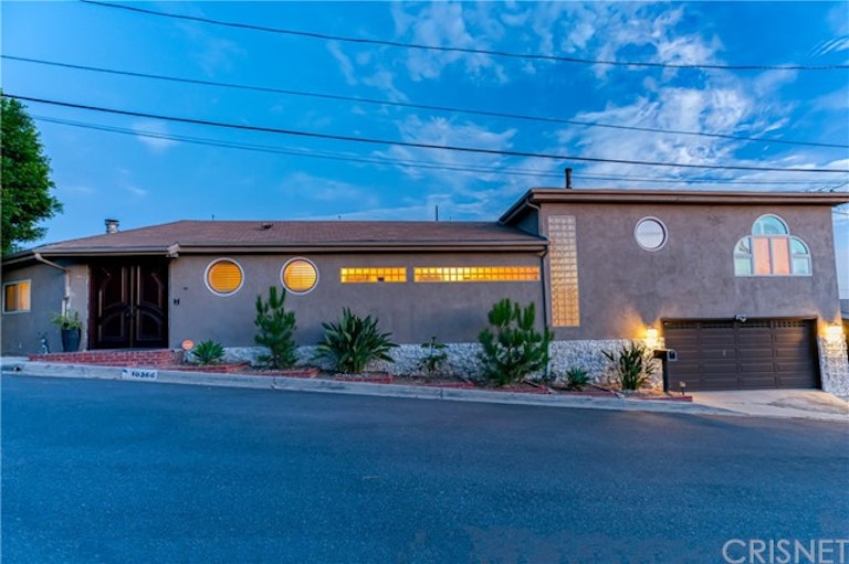 Photo 2 of 36 - 10366 Ormond St, Sunland, CA 91040