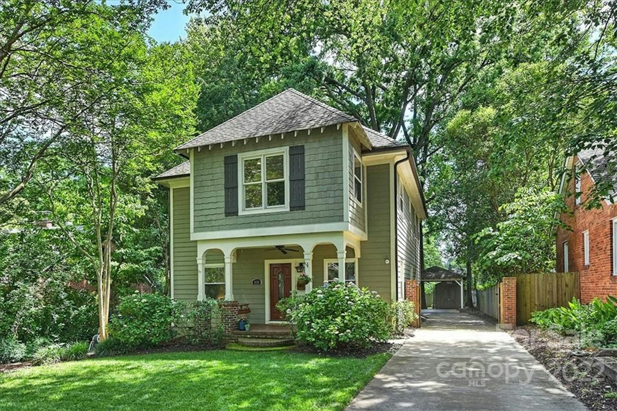 Photo 1 of 43 - 3136 Commonwealth Ave, Charlotte, NC 28205