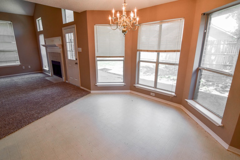 Photo 3 of 31 - 1337 Mimosa Ln, Lewisville, TX 75077