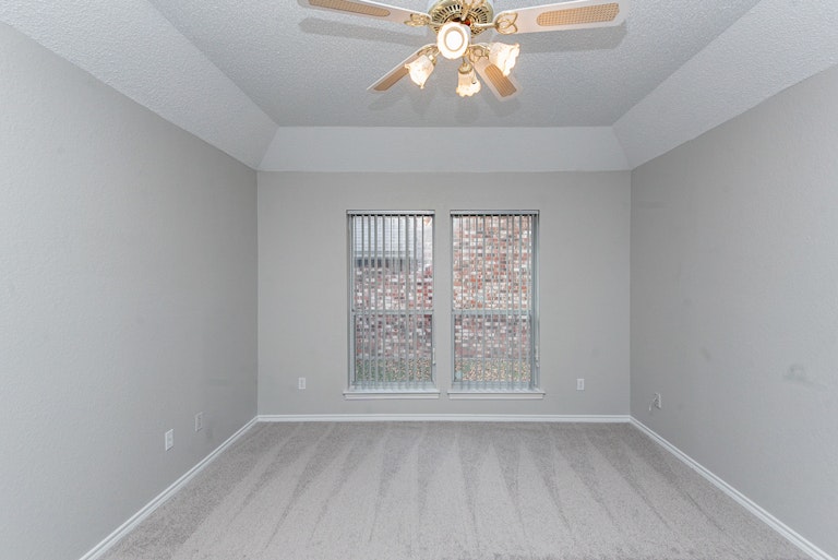 Photo 22 of 29 - 6352 Meadow Lakes Dr, North Richland Hills, TX 76180