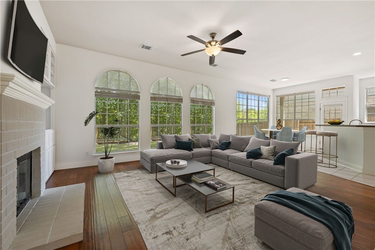 Photo 1 of 40 - 1404 Tamar Ln, Austin, TX 78727