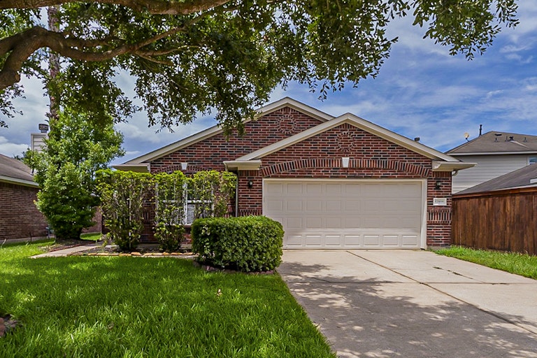 Photo 1 of 36 - 12810 Candlewood Glen Ln, Houston, TX 77014