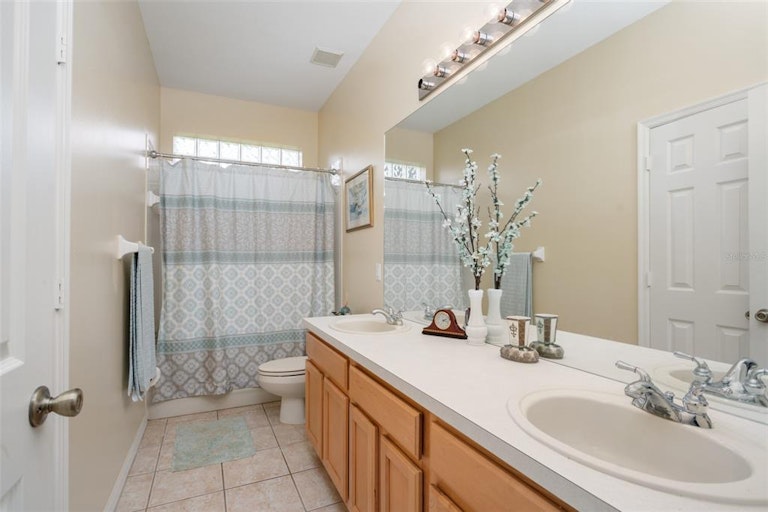 Photo 23 of 38 - 11015 Belmere Isles Ct, Windermere, FL 34786