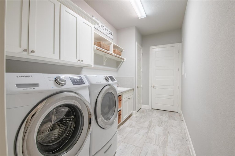 Photo 32 of 40 - 1032 Driscoll Pl, Keller, TX 76248