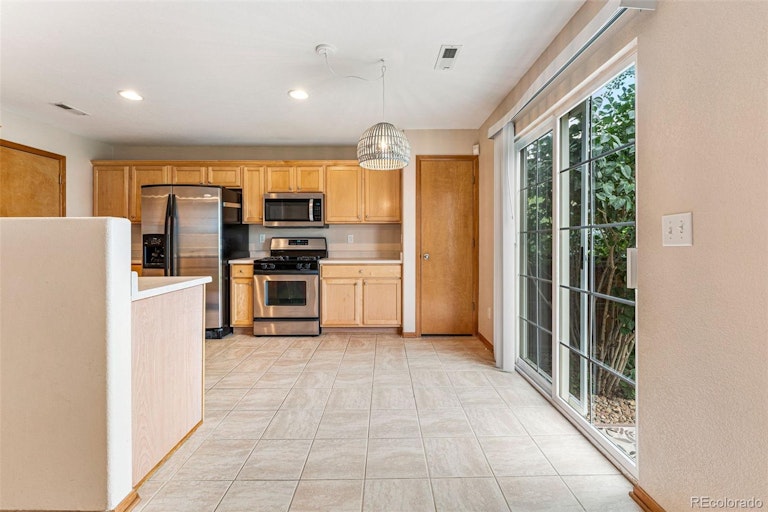 Photo 7 of 33 - 7962 S Kalispell Way, Englewood, CO 80112