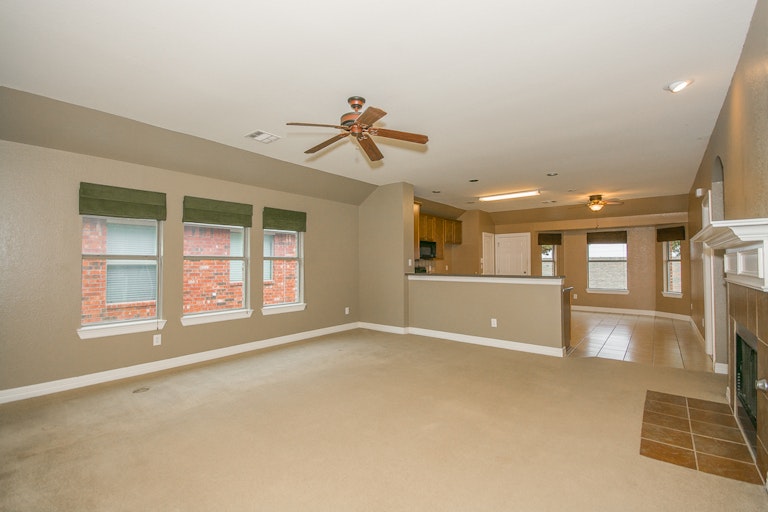 Photo 5 of 25 - 4513 Worchester Ln, McKinney, TX 75070