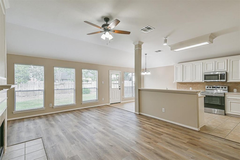 Photo 18 of 21 - 3715 Parkshire Dr, Pearland, TX 77584