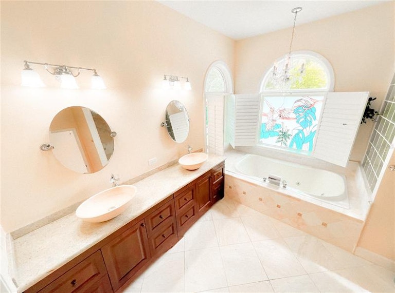 Photo 14 of 33 - 12804 Harborwood Dr, Largo, FL 33774
