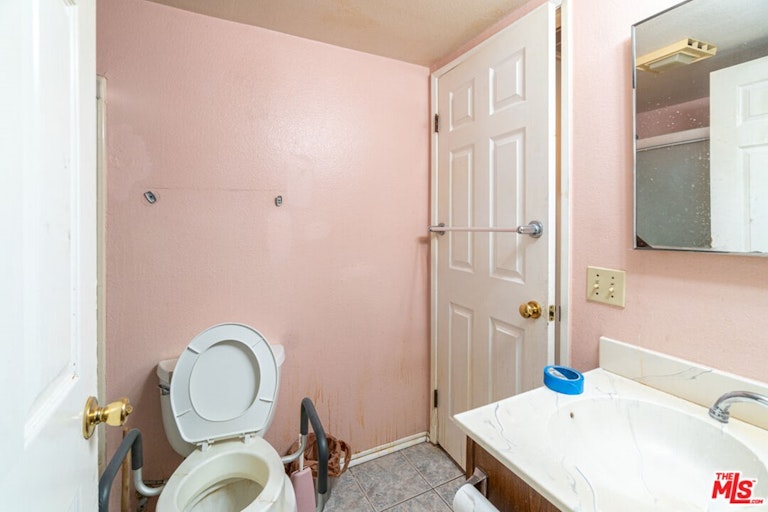 Photo 7 of 23 - 200 E Plymouth St #22, Inglewood, CA 90302
