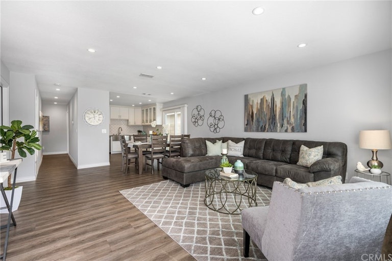 Photo 7 of 36 - 331 Monterey Cir, Placentia, CA 92870