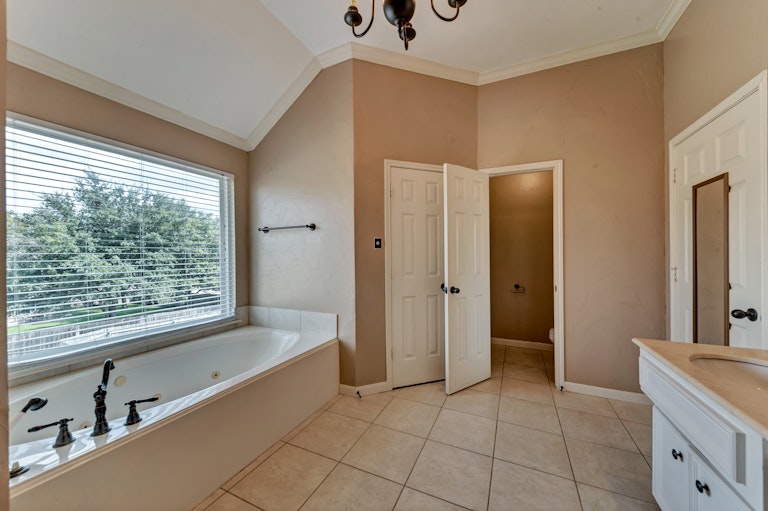 Photo 13 of 28 - 8029 Dusty Way, Fort Worth, TX 76123