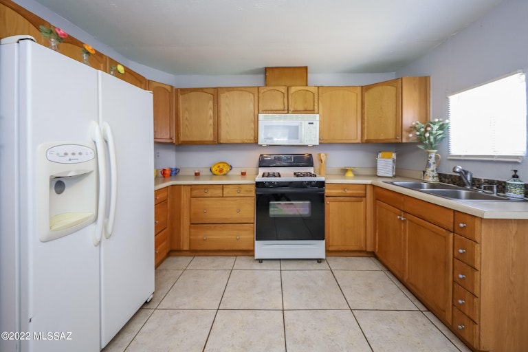 Photo 9 of 23 - 10151 S Green Dr, Tucson, AZ 85756