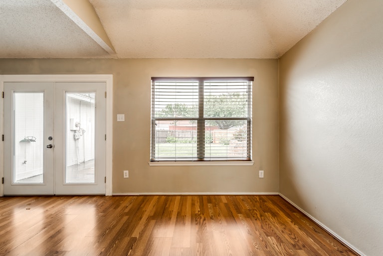 Photo 15 of 29 - 2736 Hidden Springs Dr, Mesquite, TX 75181